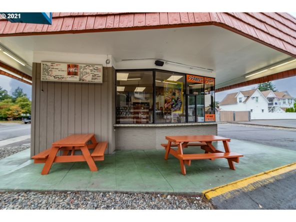 1270 W Harvard Ave, Roseburg, OR 97471